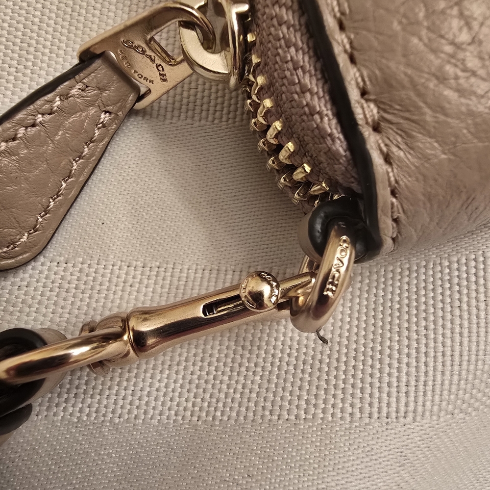 COACH 6643 Beige Pebbled Leather Accordion Long Zip Around Wallet Wristlet - Picture 4 of 14